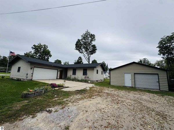405 Pine Street, Luther, MI 49656