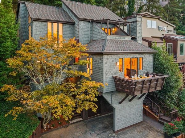 6474 Oakwood Dr , Oakland, CA 94611