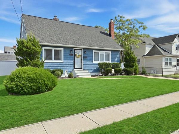 293 Roosevelt Avenue , Freeport, NY 11520