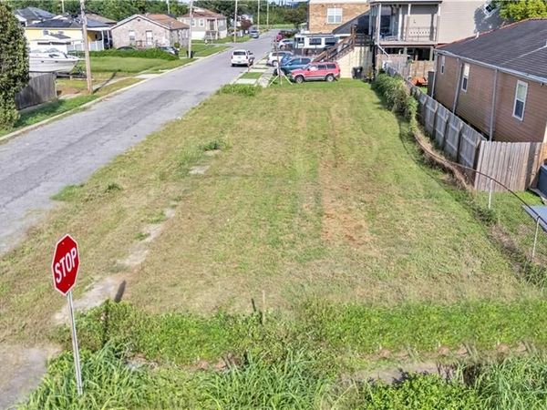 2700 NEW YORK Street, New Orleans, LA 70122