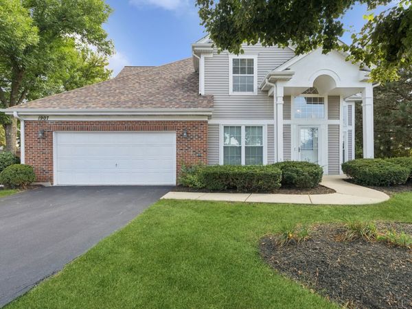 1907 N Silver Lake Road , Arlington Heights, IL 60004