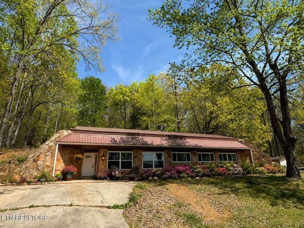 522 College Grove Rd, Rockwood, TN 37854