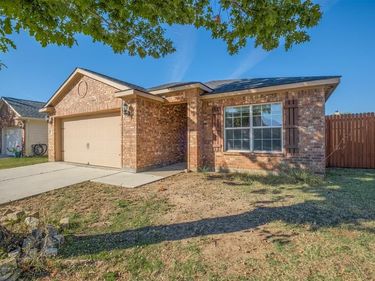 636 Noble Grove Lane, Fort Worth, TX 76140