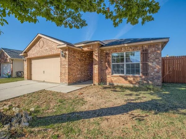 636 Noble Grove Lane , Fort Worth, TX 76140