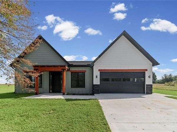 2004 Country Club Drive, Carrollton, MO 64633