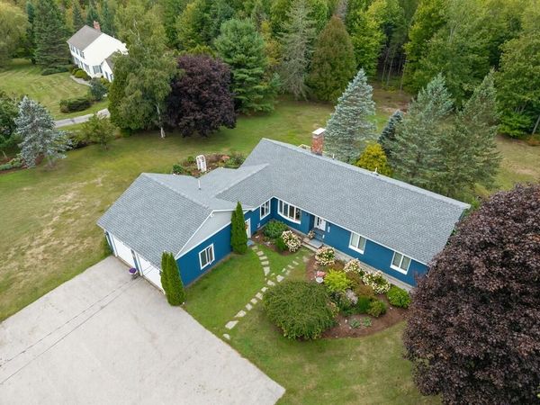 2072 Skyway Valley , Hermon, ME 04401