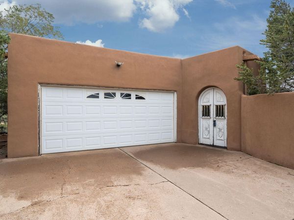 689 Gonzales Road, Santa Fe, NM 87501
