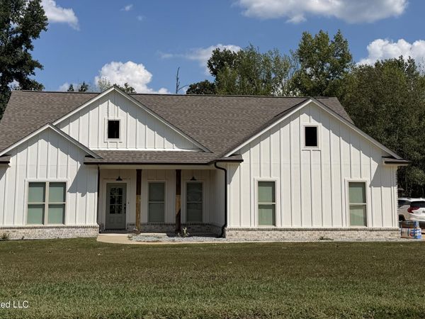 232 Cross Creek Cove, Byhalia, MS 38611