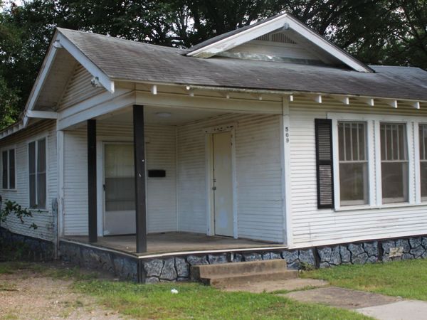 509 W 6TH Street, Hope, AR 71801