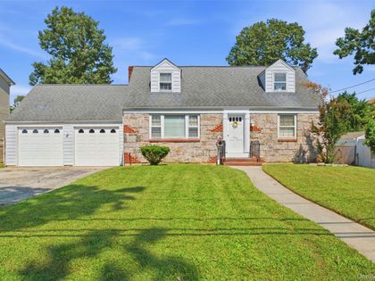 573 Grove Place Oceanside, NY 11572