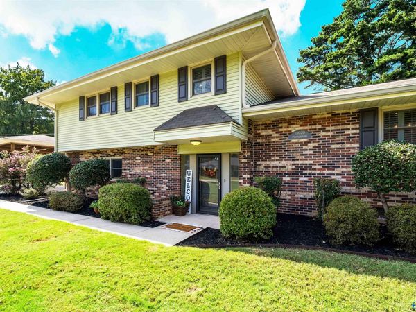 10020 Hampshire Drive SE, Huntsville, AL 35803