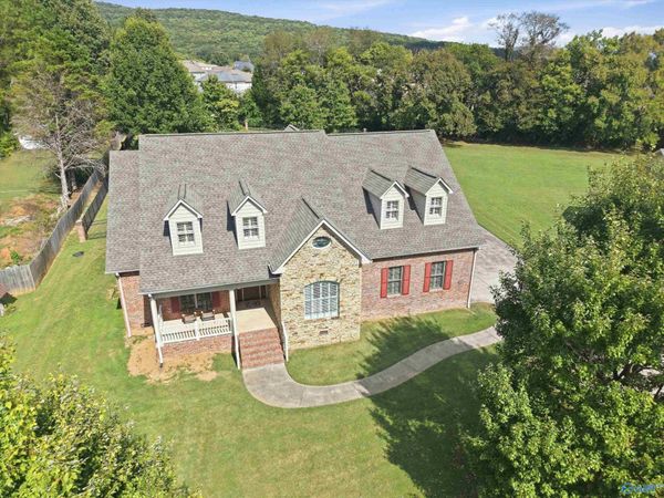 115 Featherstone Lane, Owens Cross Roads, AL 35763