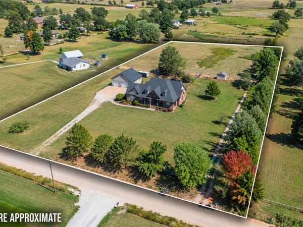 8116 Coffelt Cemetery Road , Bentonville, AR 72713