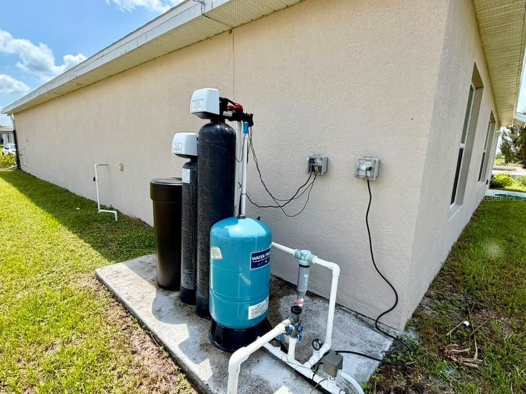 4104 NE 12th Court , Cape Coral, FL 33909 Photo