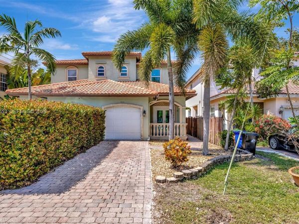853 SW 11th Ct , Fort Lauderdale, FL 33315