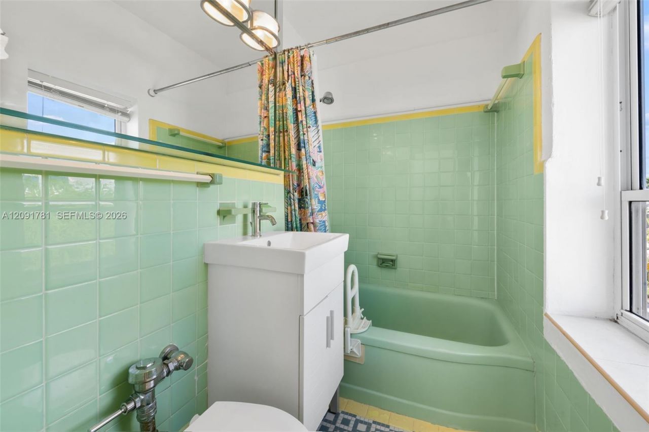 255 W 24th St, Unit 330, Miami Beach, FL 33140 Photo
