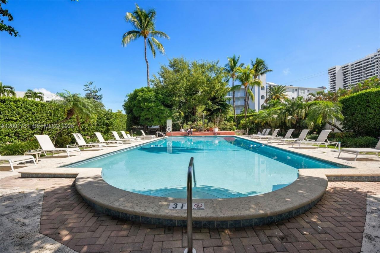255 W 24th St, Unit 330, Miami Beach, FL 33140 Photo