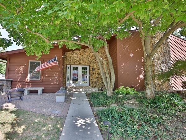 703 Peachtree Trail, Collinsville, IL 62234