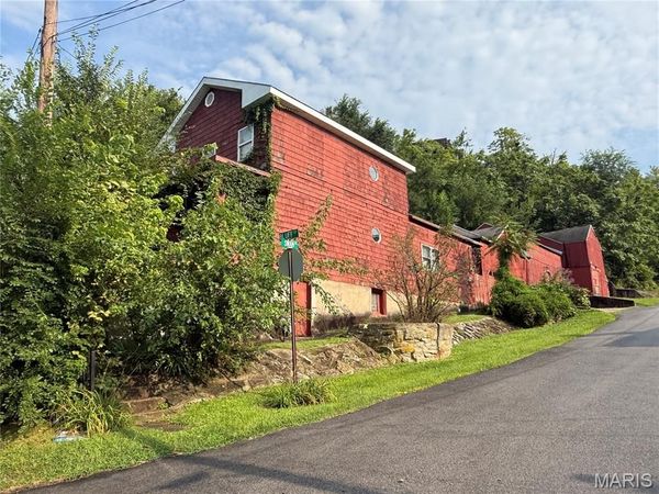 909 Bluff Street, Hannibal, MO 63401
