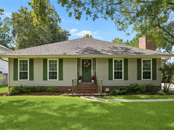 2424 MATHIS Street , Mandeville, LA 70448