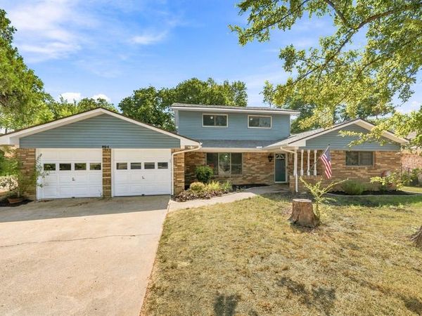 924 Wade Drive, Bedford, TX 76022