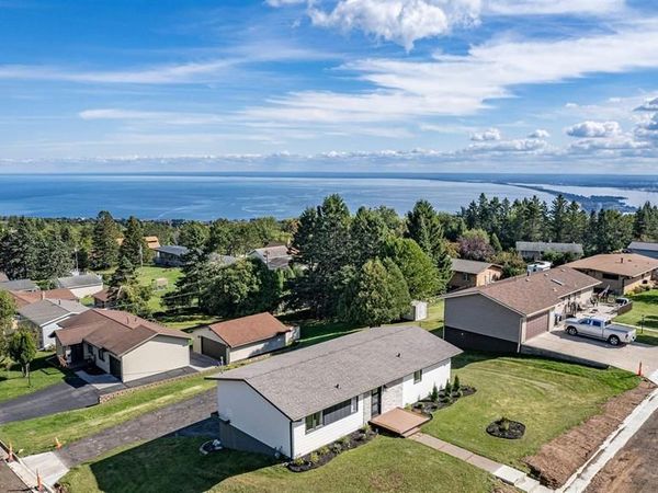 1634 Cliff Avenue , Duluth, MN 55811