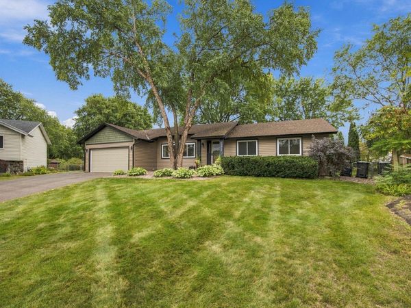 11315 W River Hills Drive, Burnsville, MN 55337