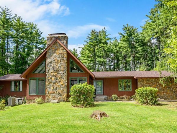 63 Upper Font Grove Road, Slingerlands, NY 12159