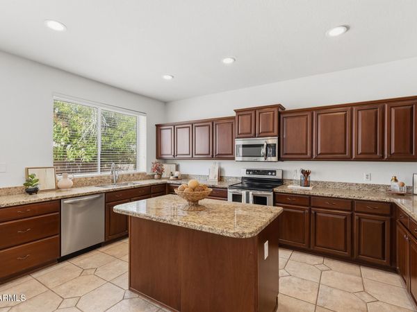 6738 W WAHALLA Lane, Glendale, AZ 85308