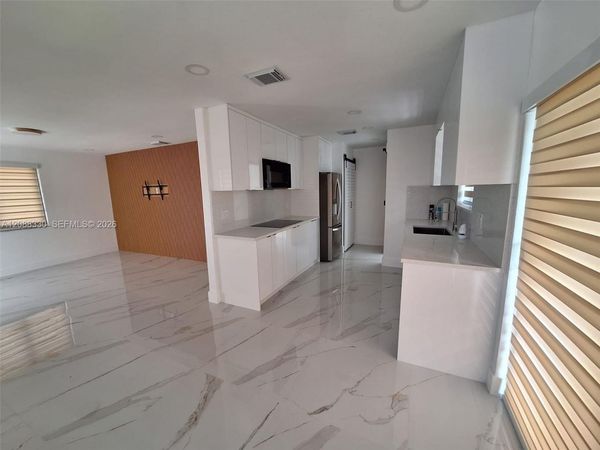 432 NW 15th St , Florida City, FL 33034