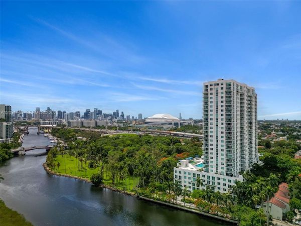 1871 NW S River Dr , Unit 703, Miami, FL 33125