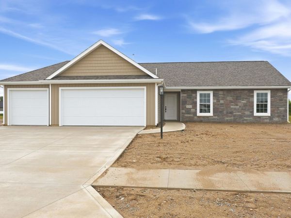 4911 Silverstone Passage, Fort Wayne, IN 46818