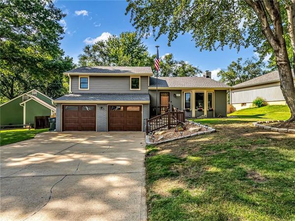220 Crestview Street, Lansing, KS 66043