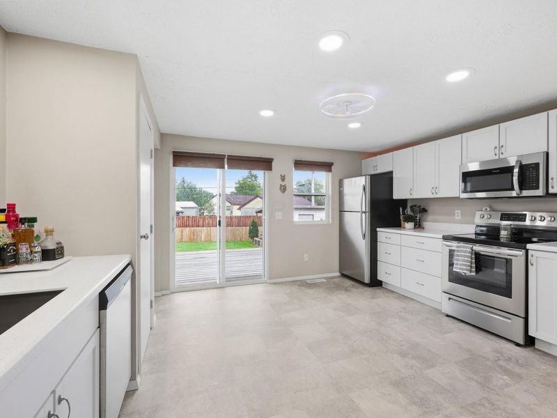 1088 Torrey Hill Drive, Columbus, OH 43228 Photo 9