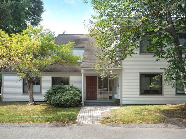 28 Concord Greene, Unit 2, Concord, MA 01742