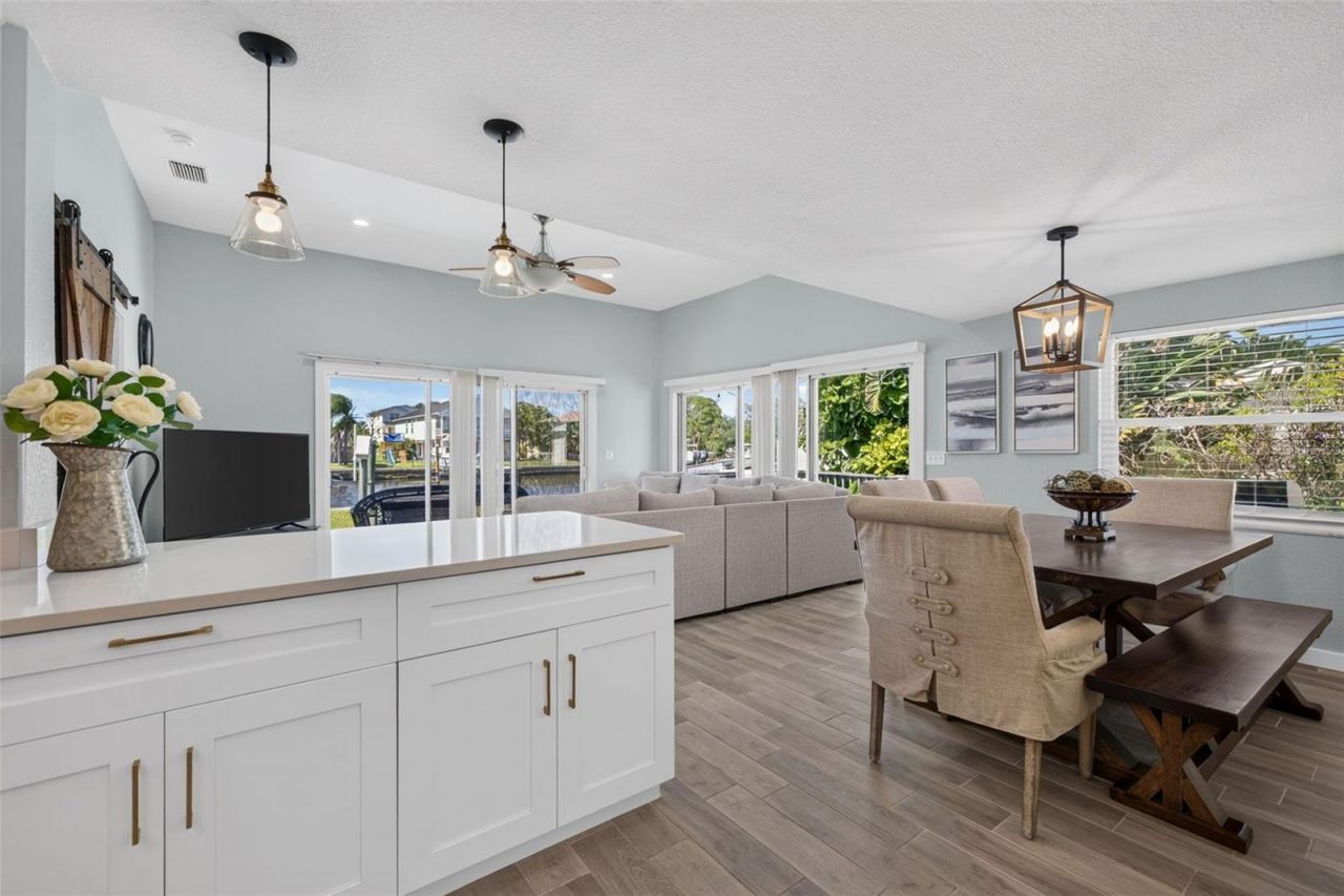 209 Tallahassee Drive Ne, Saint Petersburg, FL 33702 Photo