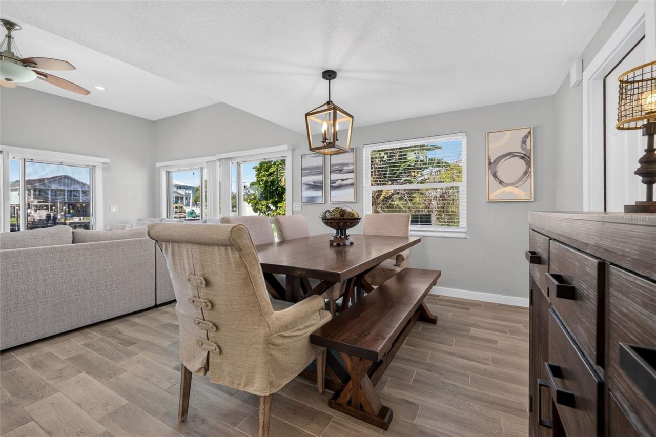 209 Tallahassee Drive Ne, Saint Petersburg, FL 33702 Photo