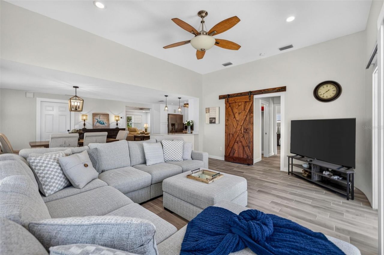 209 Tallahassee Drive Ne, Saint Petersburg, FL 33702 Photo