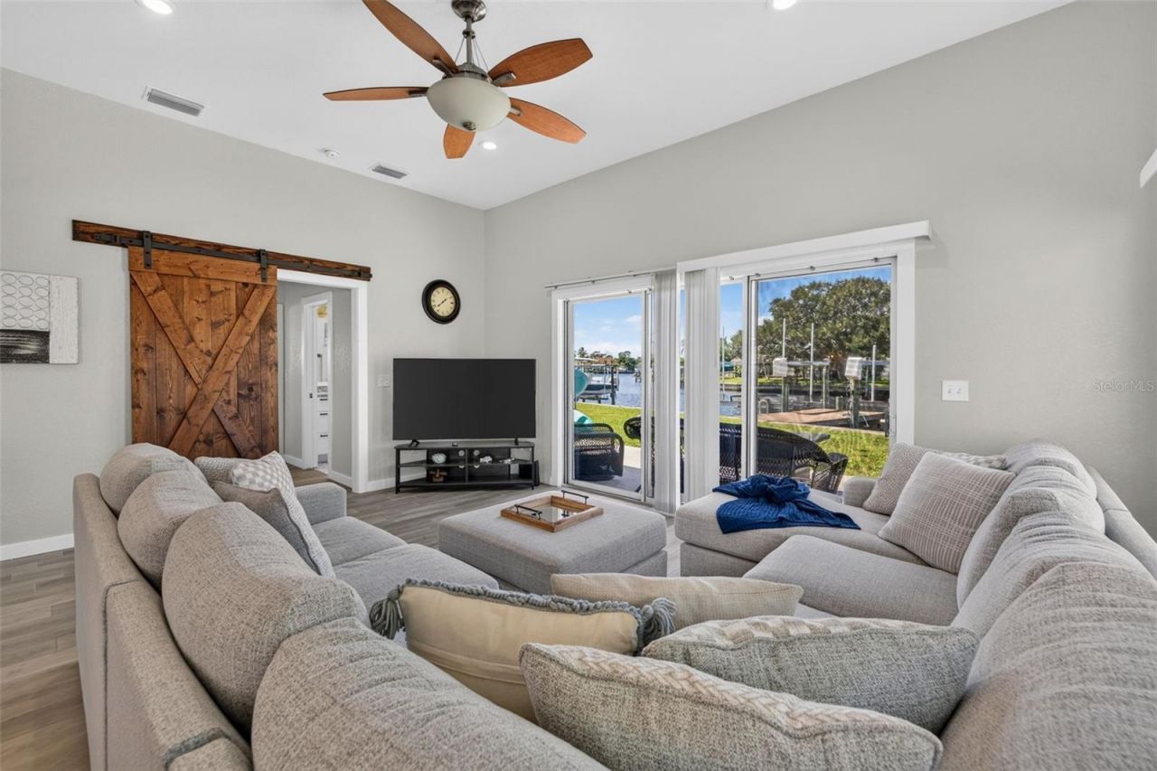 209 Tallahassee Drive Ne, Saint Petersburg, FL 33702 Photo