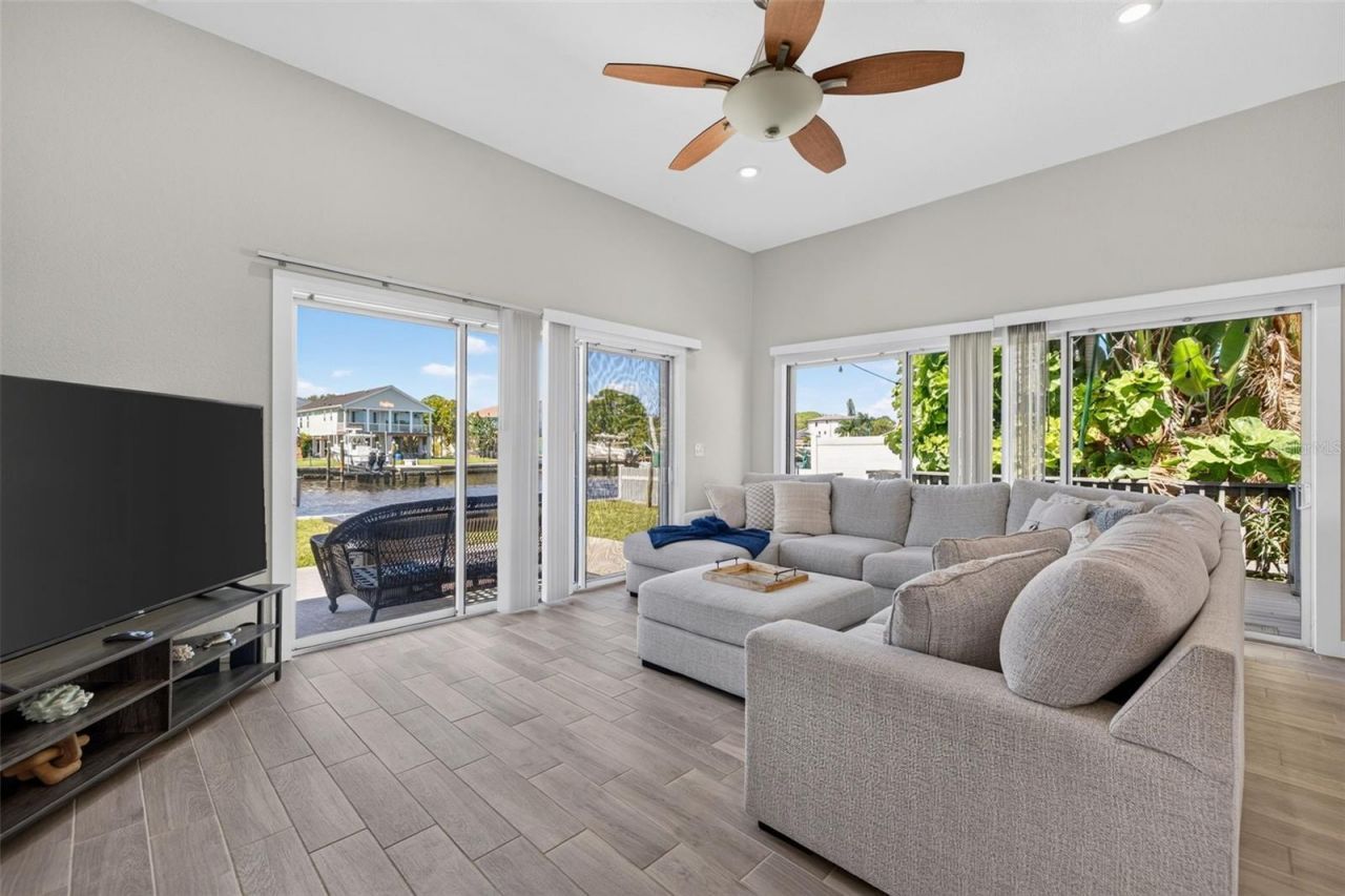 209 Tallahassee Drive Ne, Saint Petersburg, FL 33702 Photo