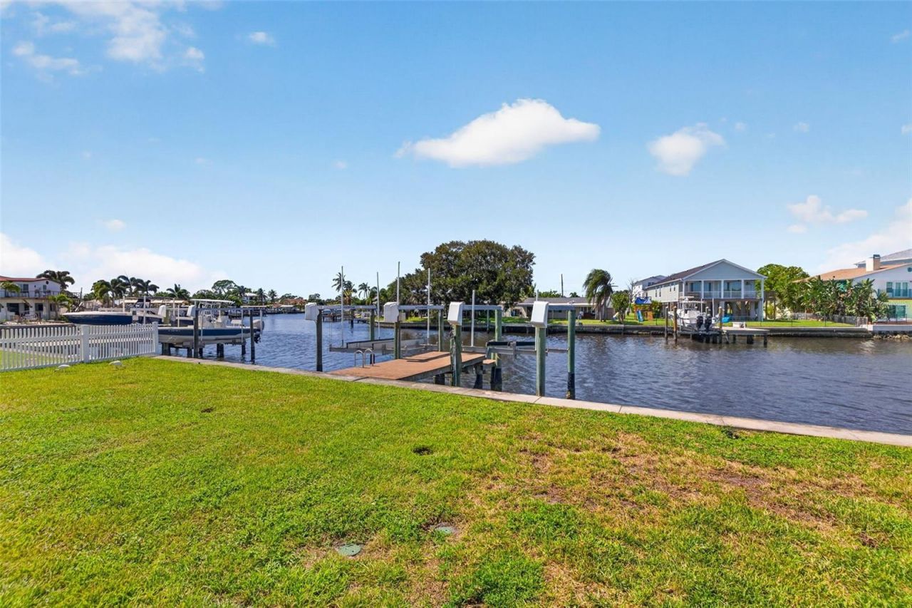 209 Tallahassee Drive Ne, Saint Petersburg, FL 33702 Photo