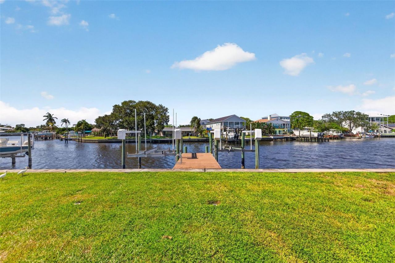 209 Tallahassee Drive Ne, Saint Petersburg, FL 33702 Photo