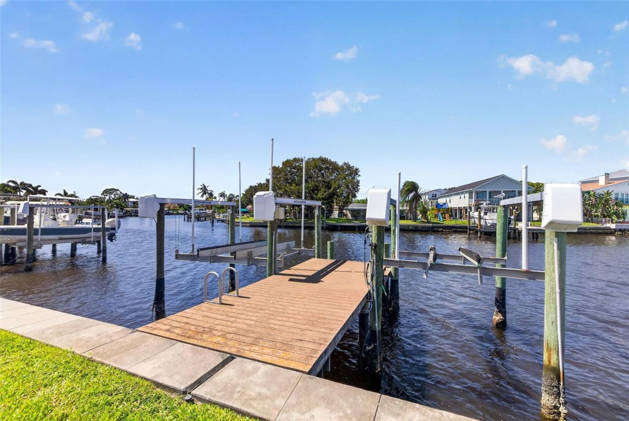 209 Tallahassee Drive Ne, Saint Petersburg, FL 33702 Photo