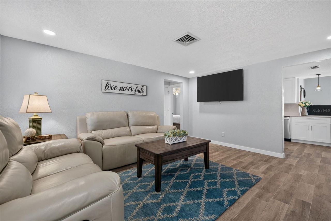 209 Tallahassee Drive Ne, Saint Petersburg, FL 33702 Photo