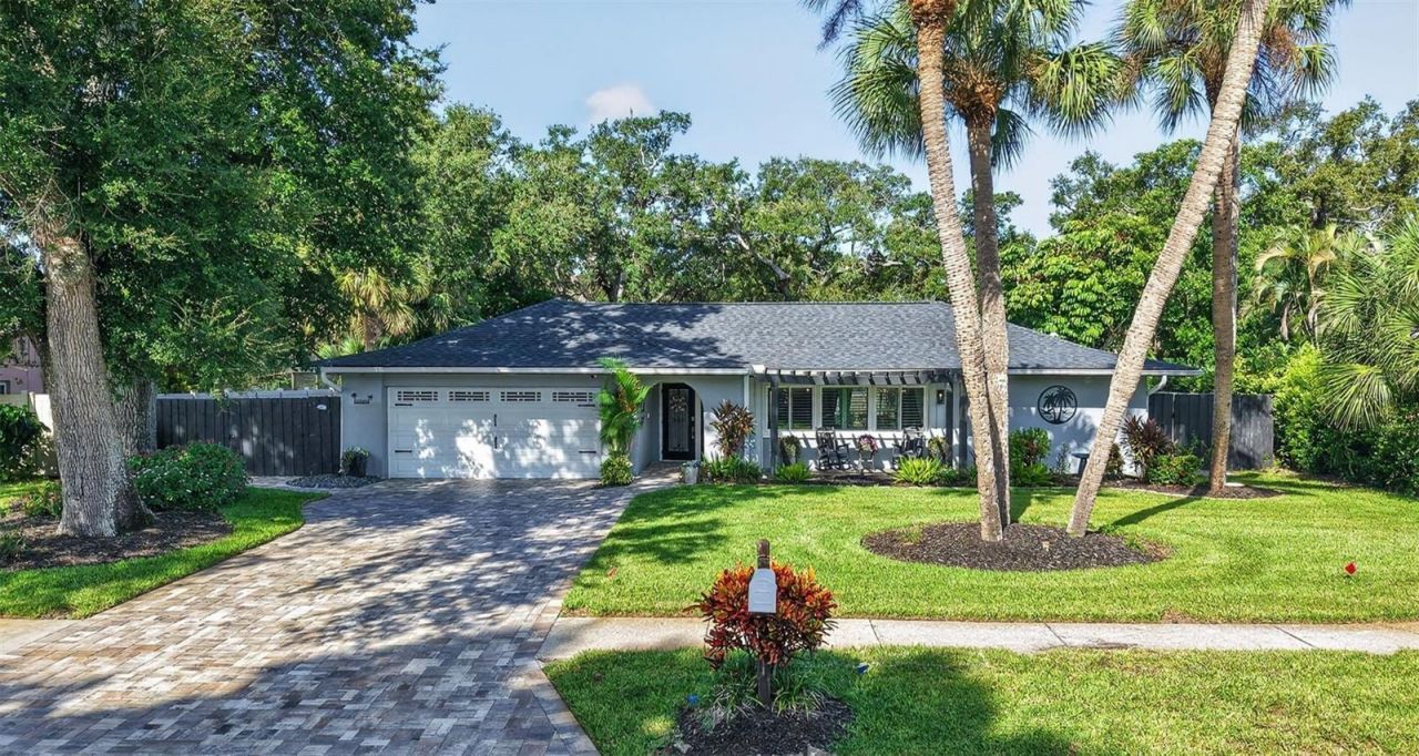 10588 139th Way, Largo, FL 33774 Main Photo