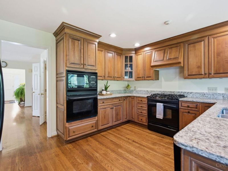6865 Fox Hill Lane, Madeira, OH 45236 Photo 16