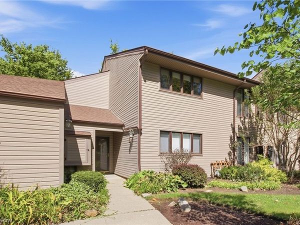 16575 Wren Road, Unit 3A, Chagrin Falls, OH 44023
