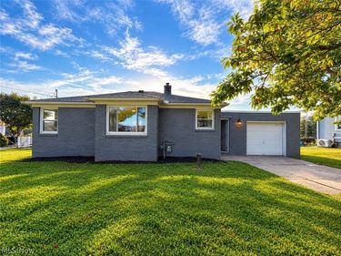 1963 Deermont Avenue NW, Massillon, OH 44647