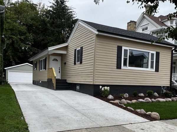 924 Wisconsin AVENUE, Racine, WI 53403