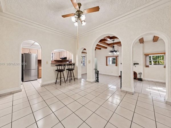 1834 SW 10th St , Miami, FL 33135